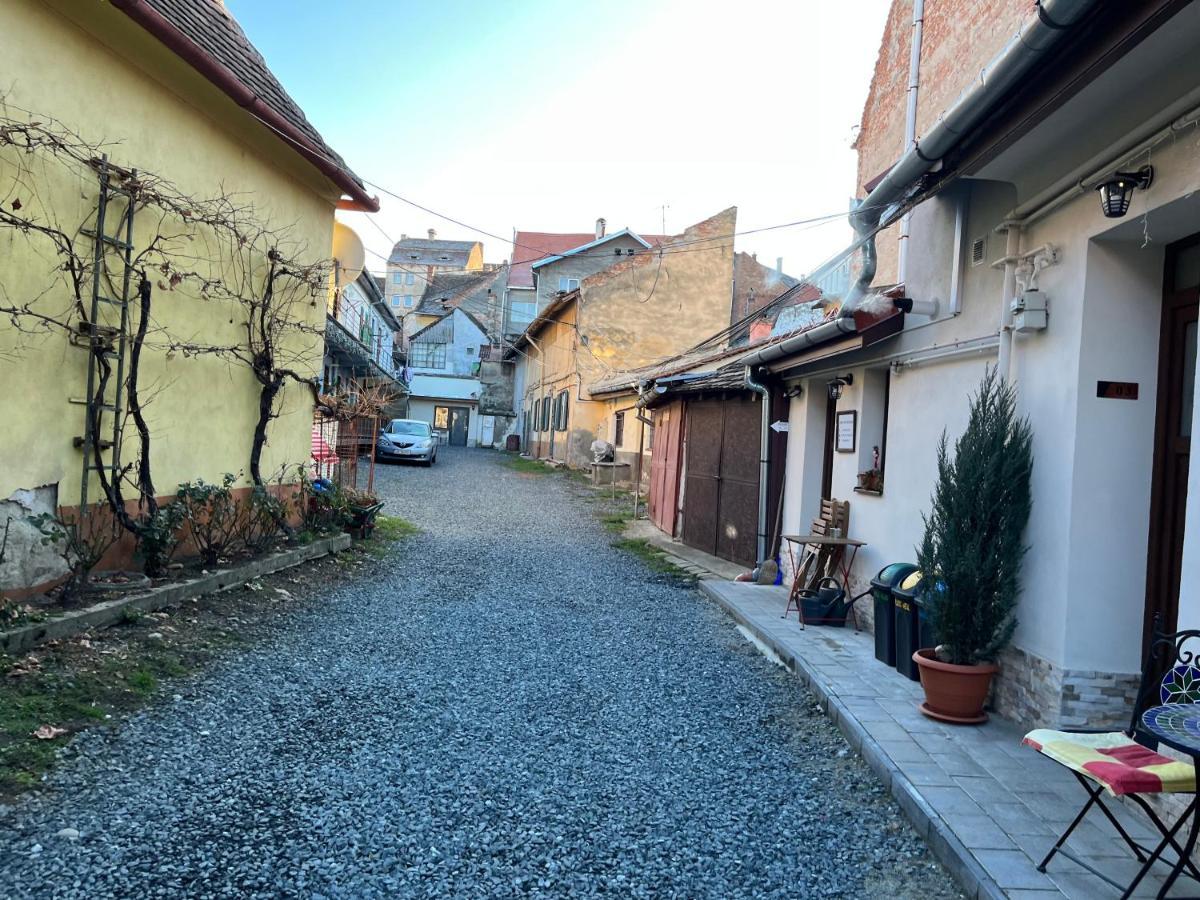Old Town Studio 9 Mai Сибиу Экстерьер фото